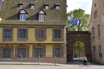 France, Bas Rhin (67), Strasbourg, vieille ville classée au Patrimoine Mondial de l'UNESCO, quartier de la Petite France, l'ENA dans l'ancienne prison pour femmes, la porte principale
