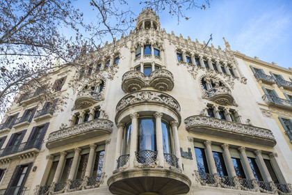 Spain, Catalonia, Barcelona, Eixample district, Passeig de Gracia, Casa Lleó i Morera (1905) built by the Catalan modernist architect Lluis Domènech i Montaner