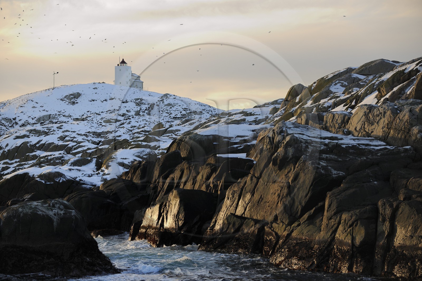 Norvège, Nordland, iles des Westeralen, région de Myre, le phare de l'ile aux oiseaux au large de Sto