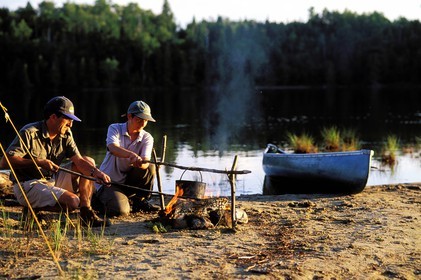 Canada, Quebec Province, La Verendrye Wildlife Reserve, Lake Victoria, preparation of the supper on the camp