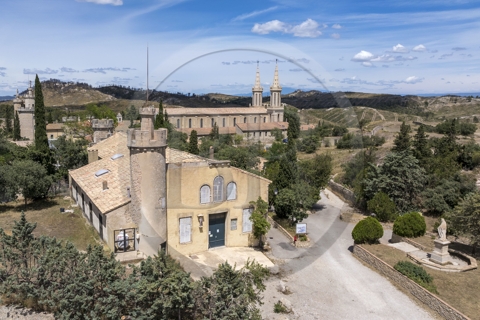 France, Bouches-du-Rhône (13), Tarascon, La Montagnette, abbaye Saint-Michel de Frigolet (XIIe siècle)