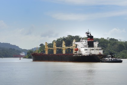 Panama, Canal de Panama à Gamboa, cargo Panamax