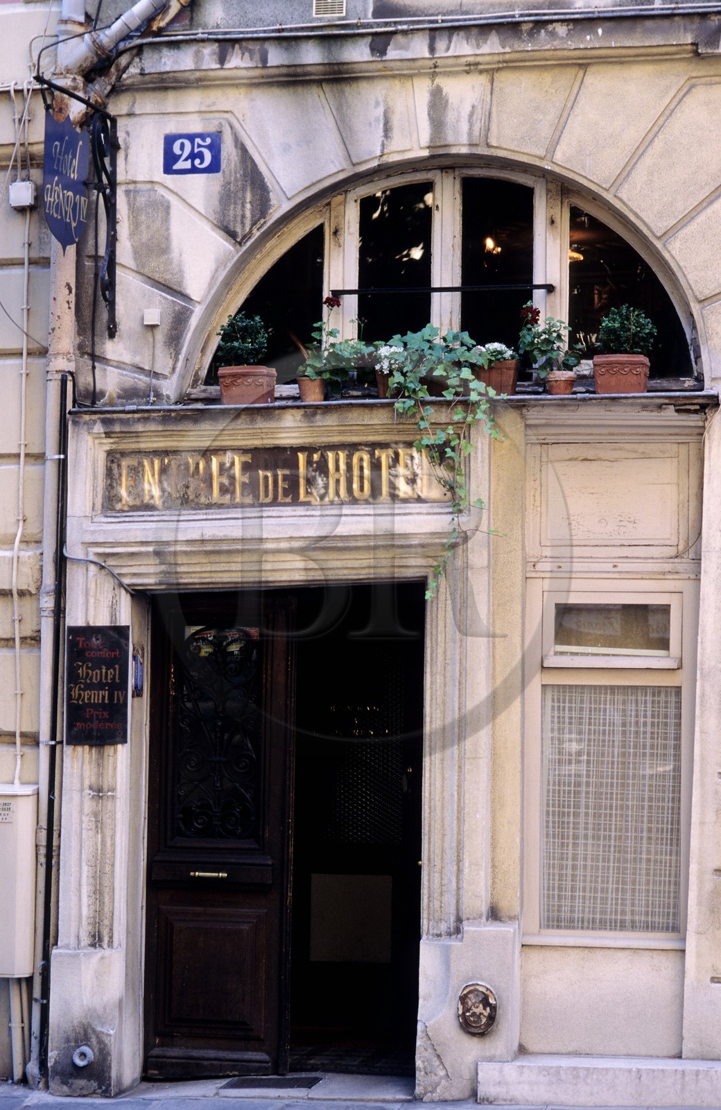 France, Paris (75), petit hôtel de la place Dauphine