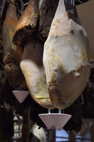 France, Corse-du-Sud (2A), Bonifacio, Ville Haute, épicerie fine corse Roba Nostra