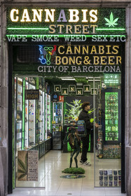 Espagne, Catalogne, Barcelone, quartier de Las Ramblas, magasin de Cannabis dans la vieille ville