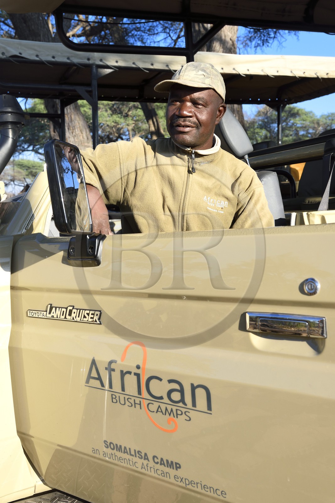 Zimbabwe, province de Matabeleland septentrional, parc national Hwange, Somalisa Camp de African Bush Camps, le guide Michael Padiwa