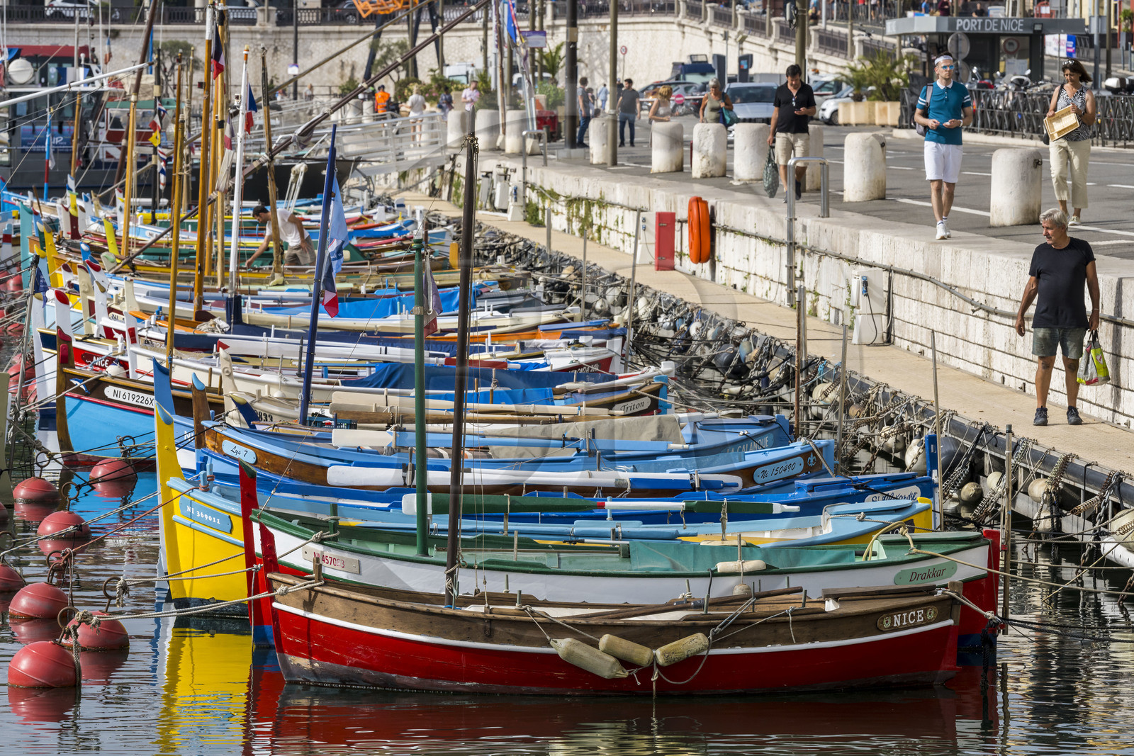 France, Alpes-Maritimes (06), Nice classée Patrimoine Mondial de l'UNESCO, le vieux port ou port Lympia, les pointus qui sont des bateaux de pêche traditionnels