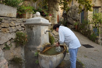 France, Var (83), La Dracénie, village de Tourtour, fontaine