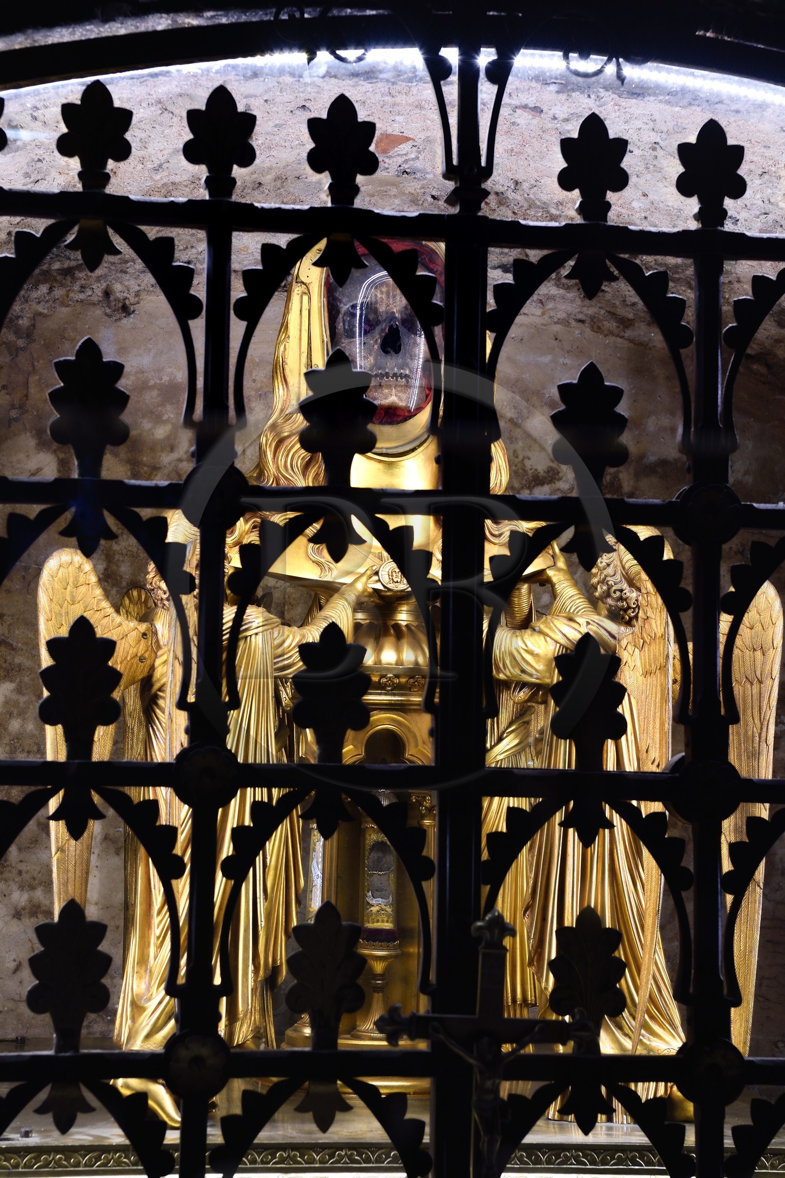 France, Var (83), Provence Verte, Saint-Maximin-la-Sainte-Baume, basilique Sainte Madeleine, reliquaire de Marie-Madeleine avec le crâne qui selon la tradition est celui de Marie-Madeleine