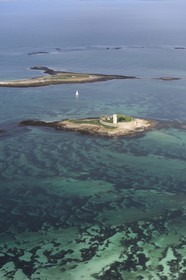 France, Finistère (29), La Foret Fouesnant, archipel des Glénan, Fort Cigogne sur l'Ile Cigogne et Ile de Bananec en arrière plan (vue aérienne)