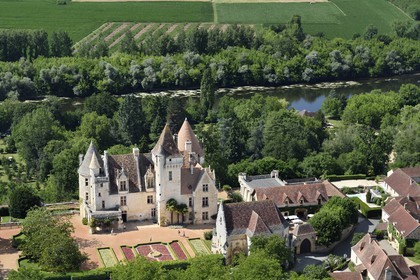 France, Dordogne (24), Périgord Noir, vallée de la Dordogne, Castelnaud-la-Chapelle, château des Milandes, ancienne demeure de Joséphine Baker (vue aérienne)