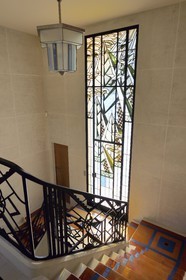 France, Pyrénées-Atlantiques (64), la côte du Pays-Basque, Ciboure, la Villa Art déco Leihorra dessiné par l'architecte Joseph Hiriart 1926, vitrail de la porte réalisé par le maître-verrier Jacques Gruber