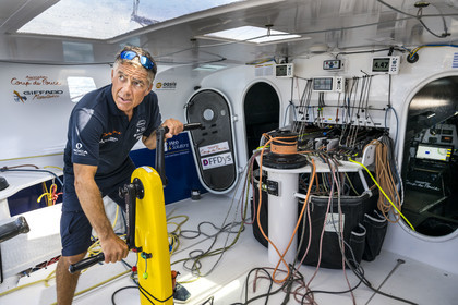 France, Vendée (85), Les-Sables-d'Olonne, le skipper Manuel Cousin en entrainement sur son voilier monocoque de 60 pieds IMOCA Coup de Pouce