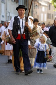 France, Var (83), la Provence Verte, Bras, la Bravade, procession de Saint-Etienne en costumes provençaux traditionnels