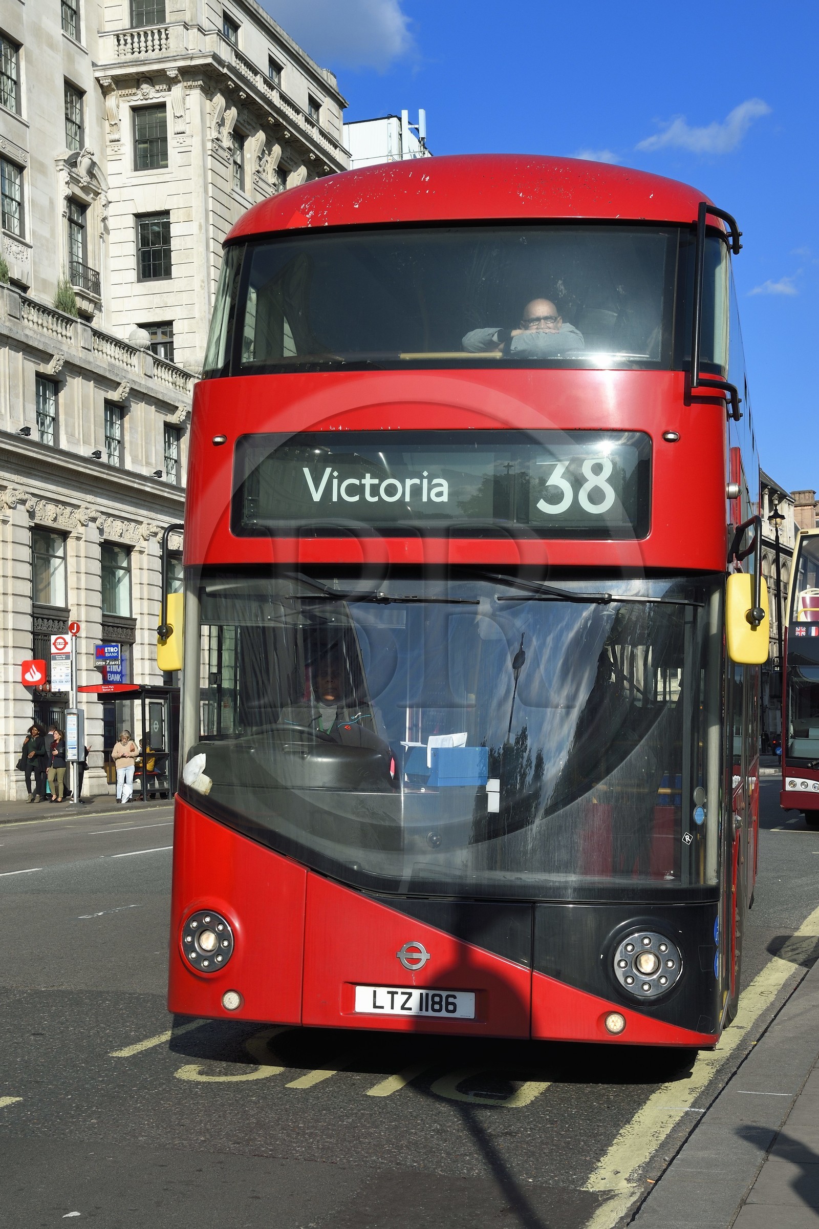 Royaume-Uni, Londres, Piccadilly, bus à impériale rouge