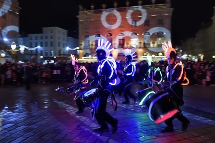 France, Meurthe-et-Moselle (54), Nancy, place Stanislas, le défilé de la Saint-Nicolas, Flash drum de la compagnie La Timba del Mundo