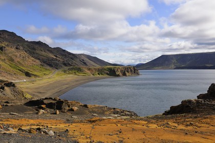 Islande, Région de Reykjavik, vallée de Krisuvik, le lac Kleifarvatn
