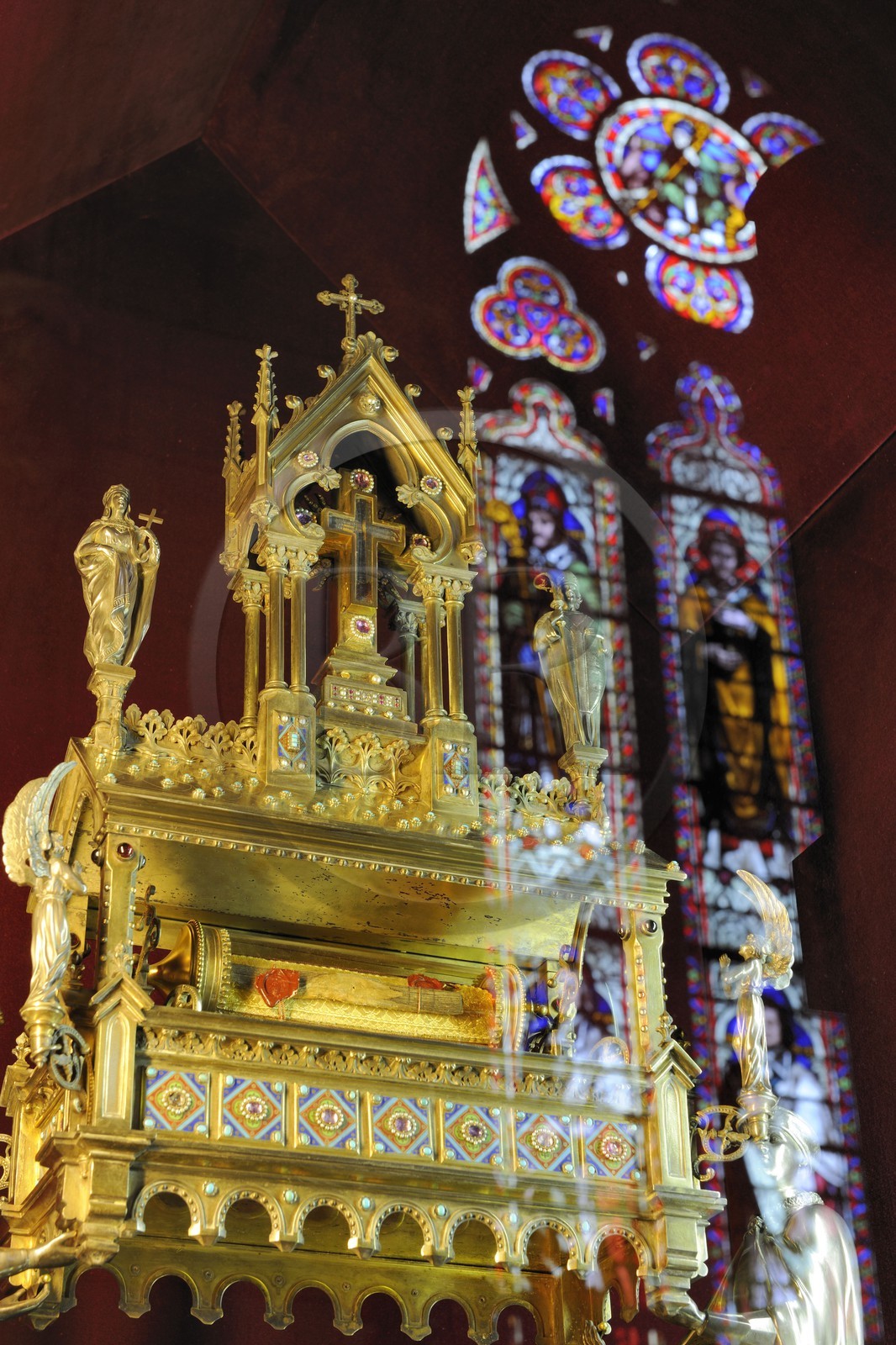 France, Paris (75), île de la Cité, la cathédrale Notre-Dame-de-Paris, la sacristie du chapitre et salle du Trésor, reliquaire de la croix dite de Sainte-Claude 19ème siècle