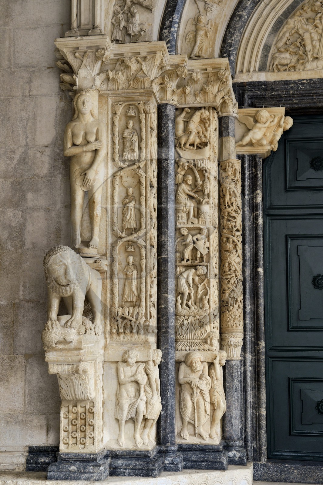 Croatia, Dalmatia, Dalmatian Coast, Trogir, portal of the Cathedral Saint Lawrence of Trogir, Eve's sculpture and bas reliefs