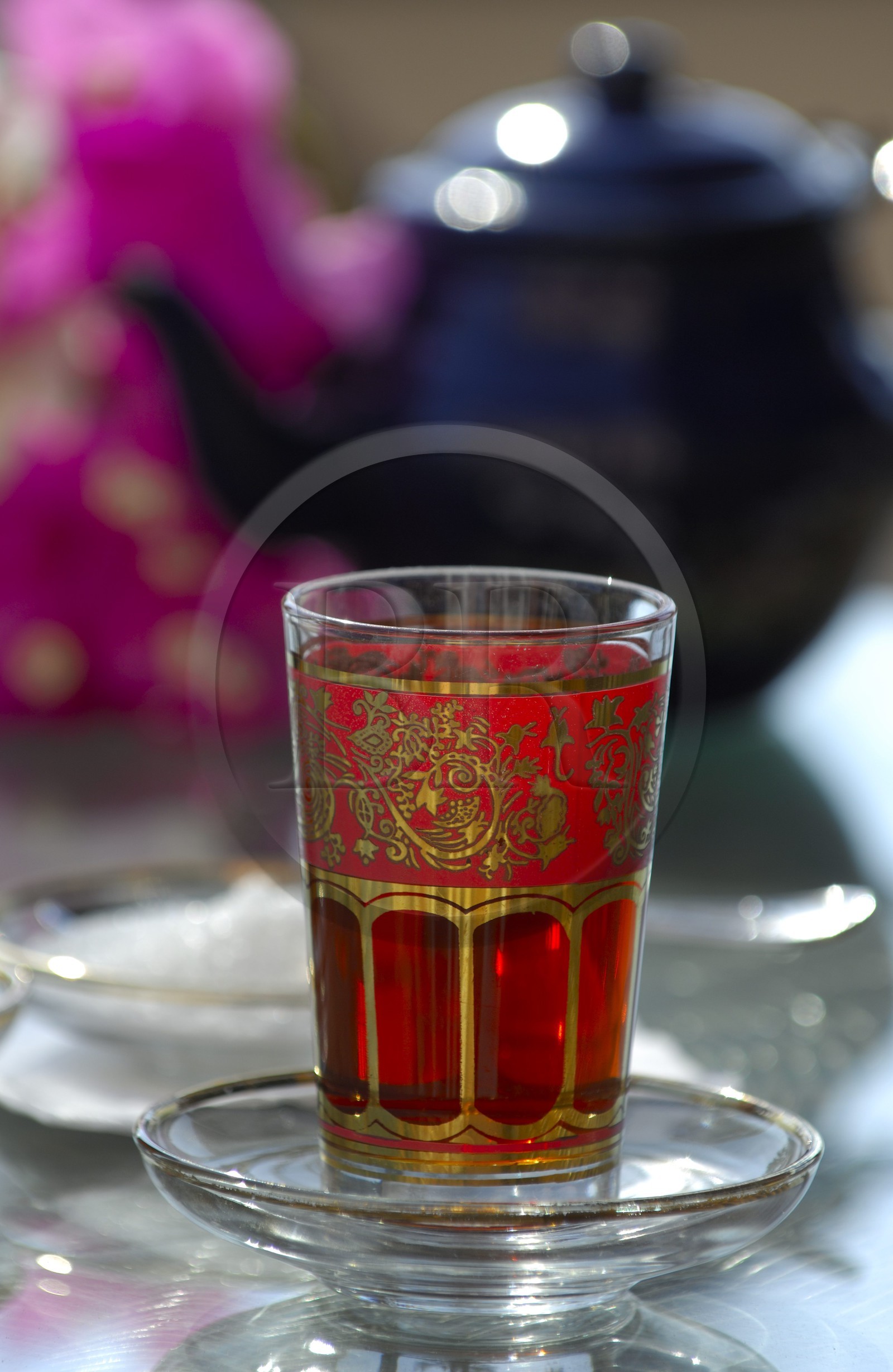 Egypte, Haute Egypte, Nubie, vallée du Nil, Assouan, l'hotel Old Cataract, verre de thé