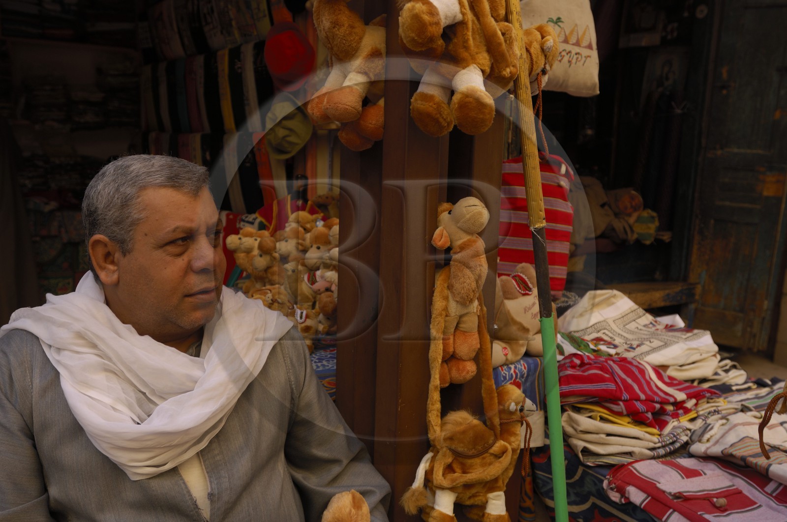 Egypte, Haute Egypte, vallée du Nil, Louxor, le souk, souvenirs pour touristes