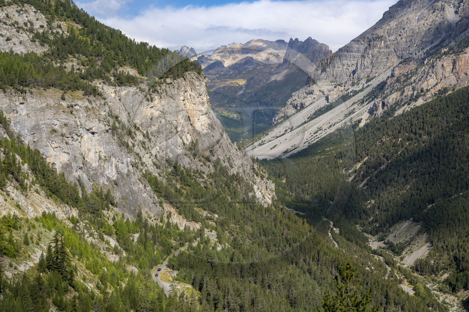 France, Hautes Alpes (05), Névache, entrée de la Vallée Étroite à la frontière italienne, le Mont Thabor et le Grand Séru en arrière plan