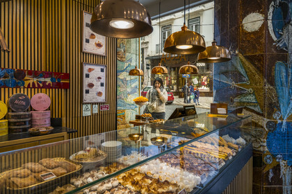 Portugal, Lisbon, Bairro Alto, Alcôa patisserie in a shop whose walls are covered with azulejos by the ceramicist Querubim Lapa