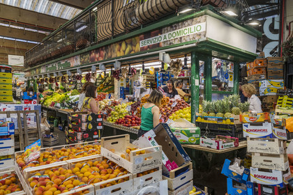Italie, Ligurie, Gênes, quartier de la Via XX Settembre, le marché couvert du Mercado Orientale