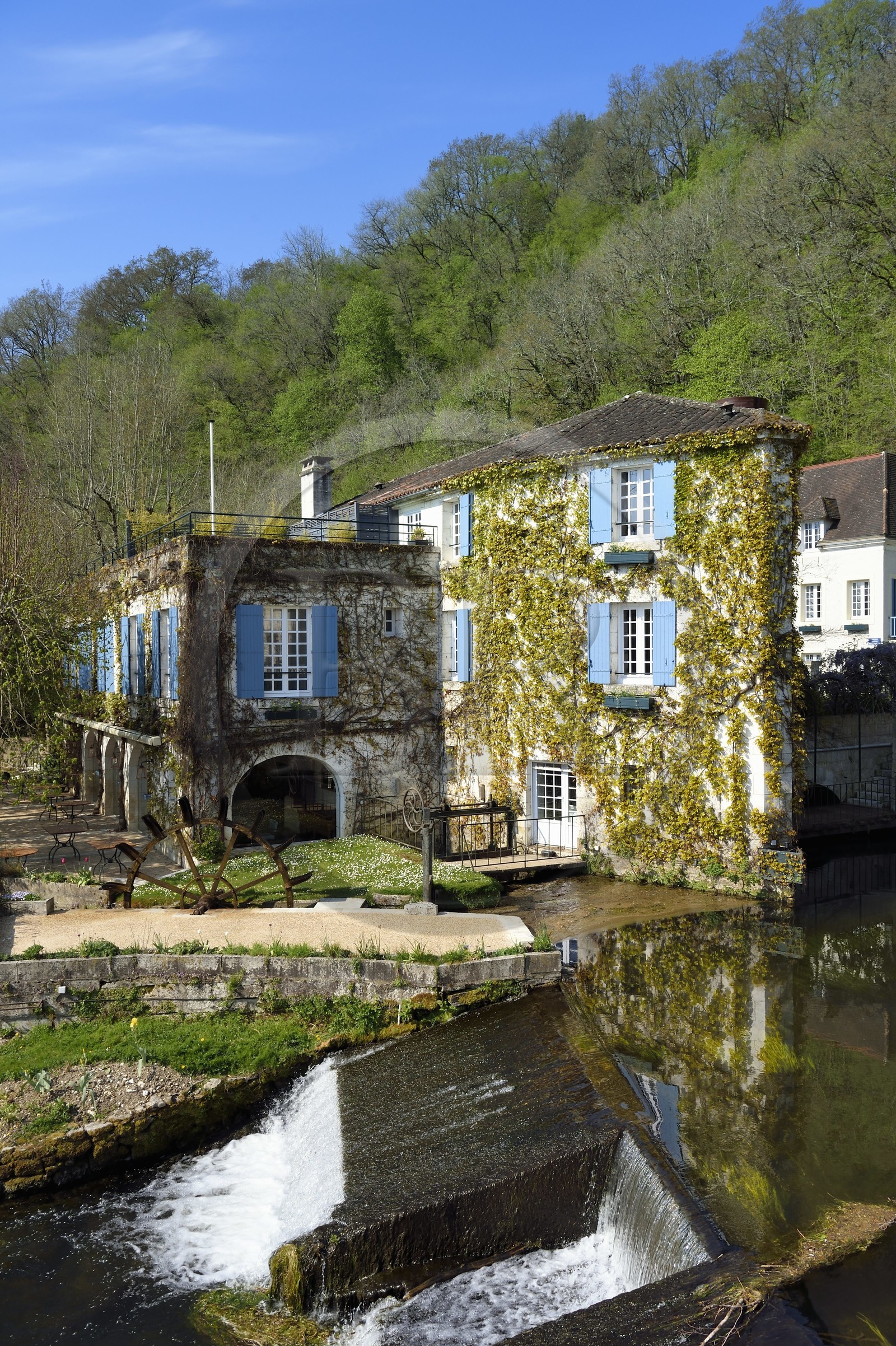 France, Dordogne, Brantome, the Moulin de L'Abbaye along the Dronne river, former 14th century mill transformed into Hotel ****