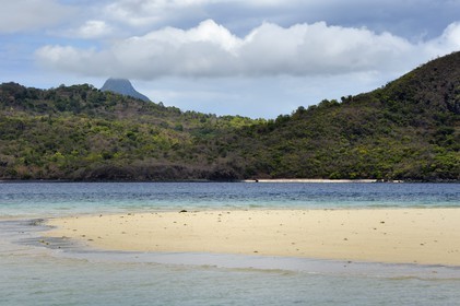France, Ile de Mayotte, Grande-Terre, M'Tsamoudou, ilot de sable blanc sur le récif de corail dans la lagune face à la pointe Saziley