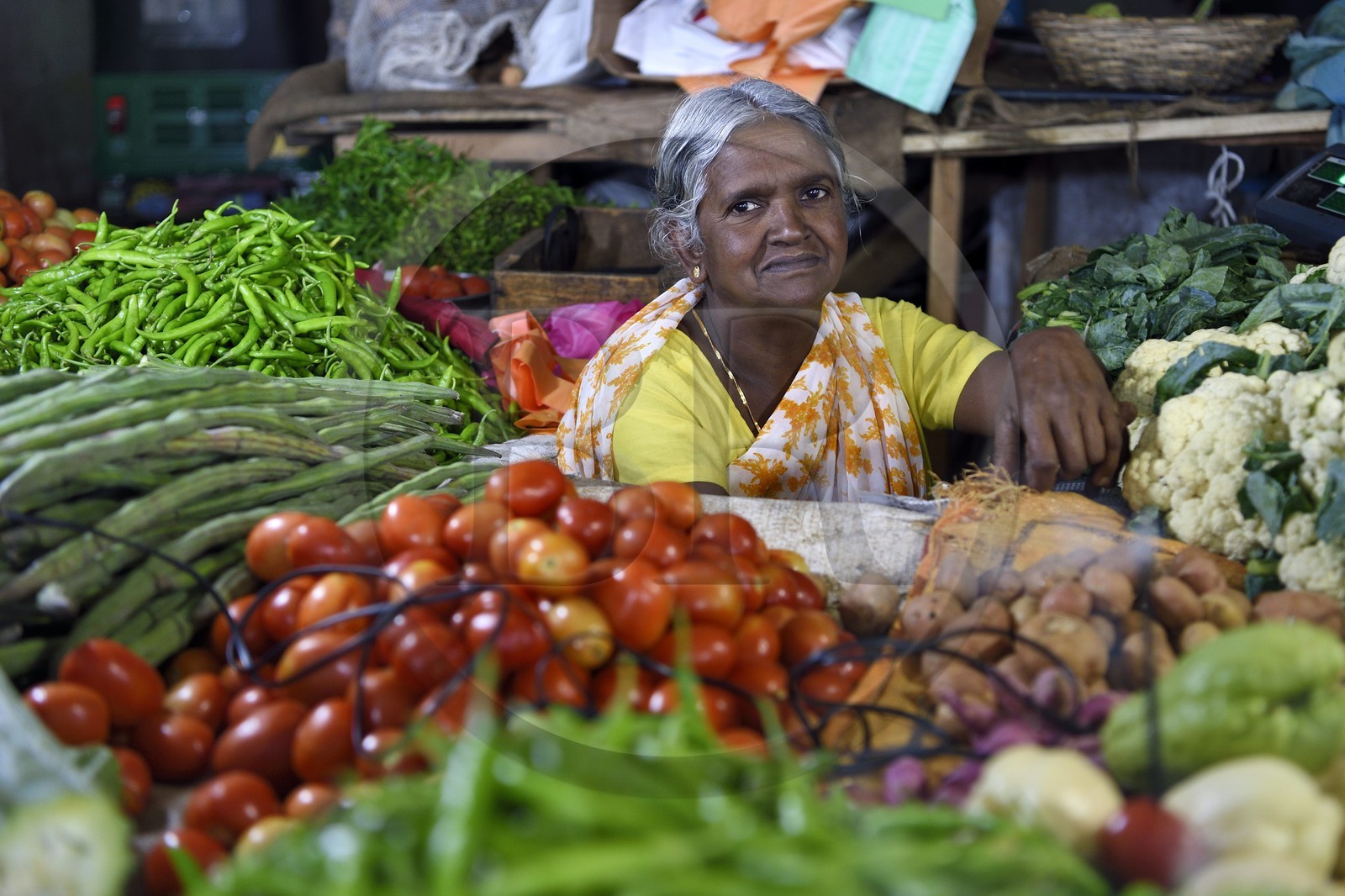 Sri Lanka, Province d'Uva, Bandarawela, marché couvert, étal de légumes