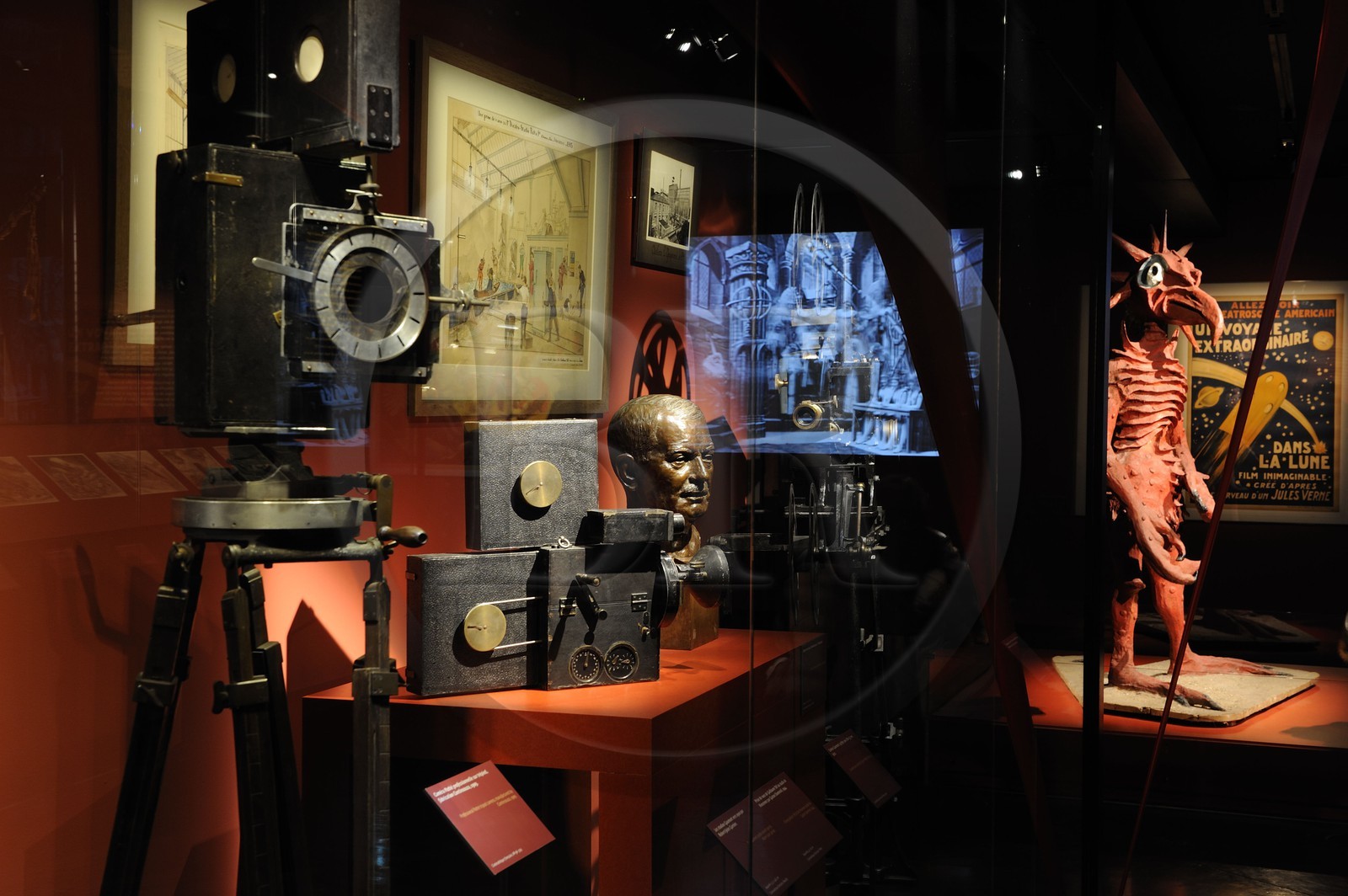 France, Paris (75), la Cinémathèque Française (ex American Center) de l'architecte Frank O. Gehry dans le parc de Bercy, exposition Mélies