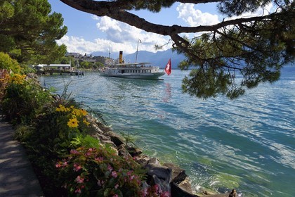 Suisse, Canton de Vaud, Montreux, sur les berges du Lac Léman, le bateau à vapeur à roues à aubes Montreux (1904) de la Compagnie générale de navigation sur le lac Léman (CGN)