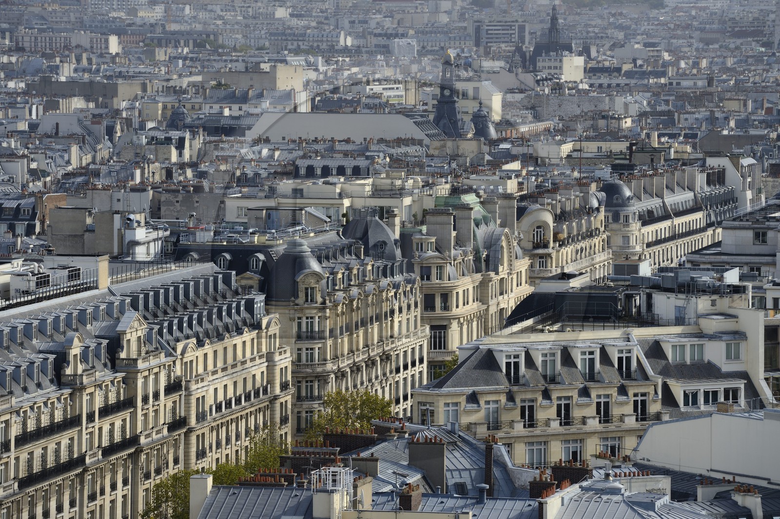 France, Paris (75), immeubles du boulevard Haussmann et le boulevard Montmartre