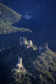 France, Aude (11), les tours du château cathare de Lastours (vue aérienne)