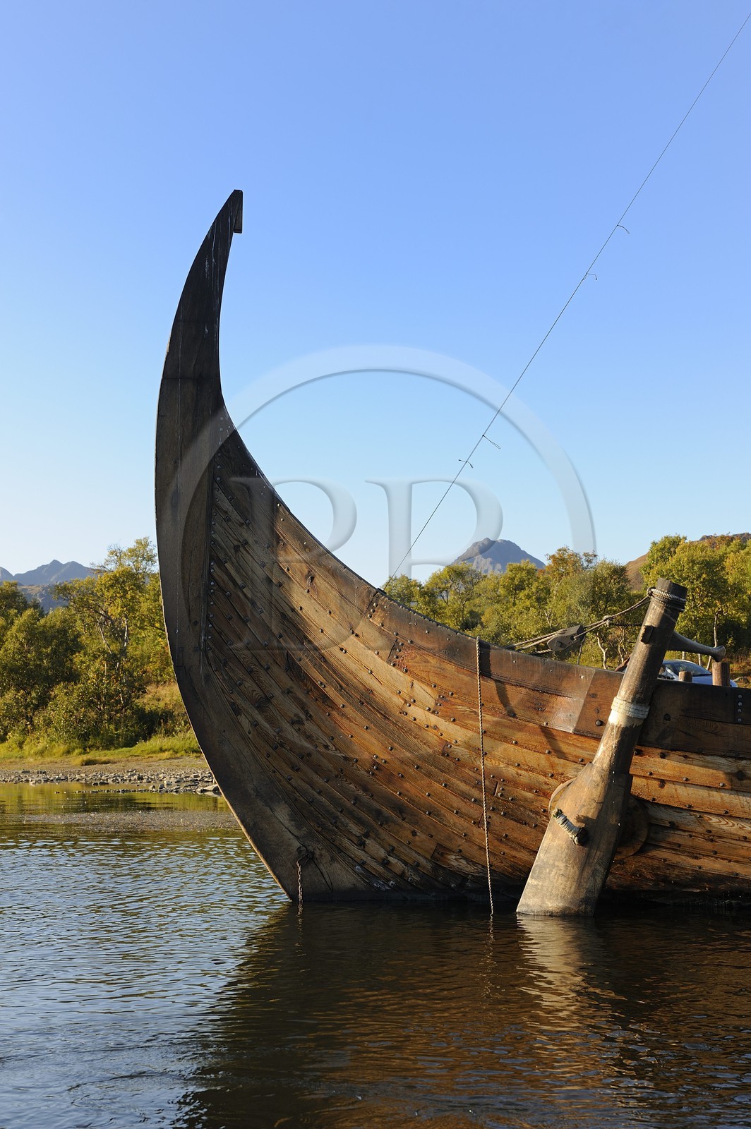 Norvège, Nordland, Iles Lofoten, ile de Vestvagoy, le drakkar (bateau viking) Lofotr construit à l'identique sur le lac de Borg