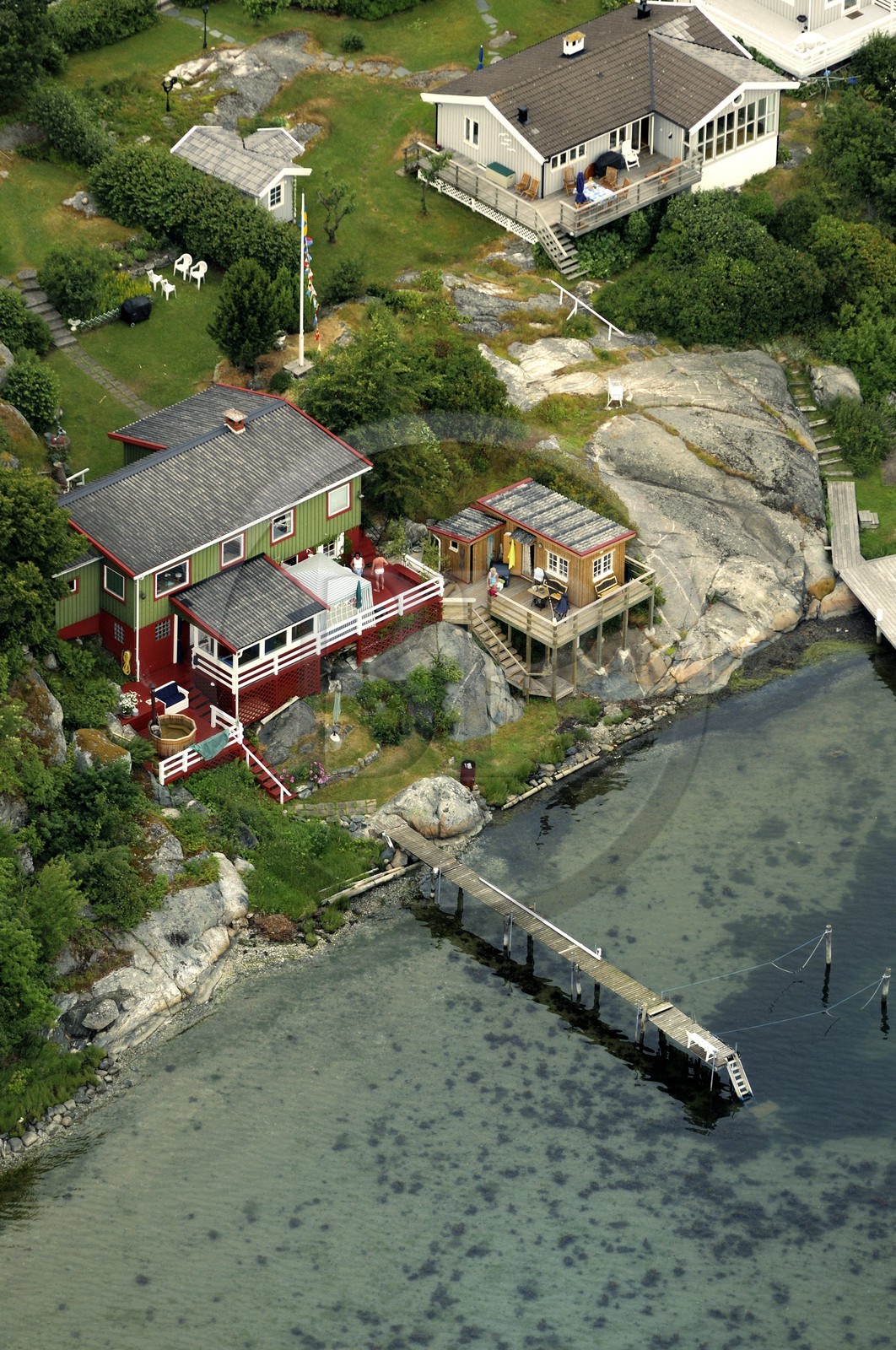 Suède, comté de Västra Götaland, archipel de Göteborg, maisons sur l' Ile de Gäveskär (vue aérienne)