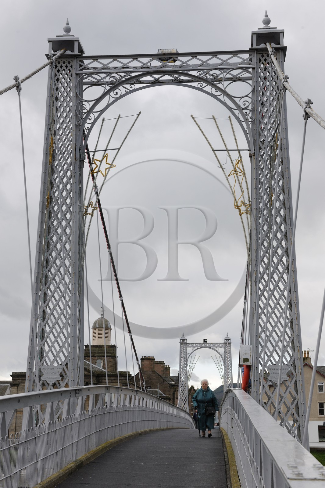 Royaume-Uni, Ecosse, région des Highlands, Inverness, pont passerelle sur la rivière Ness