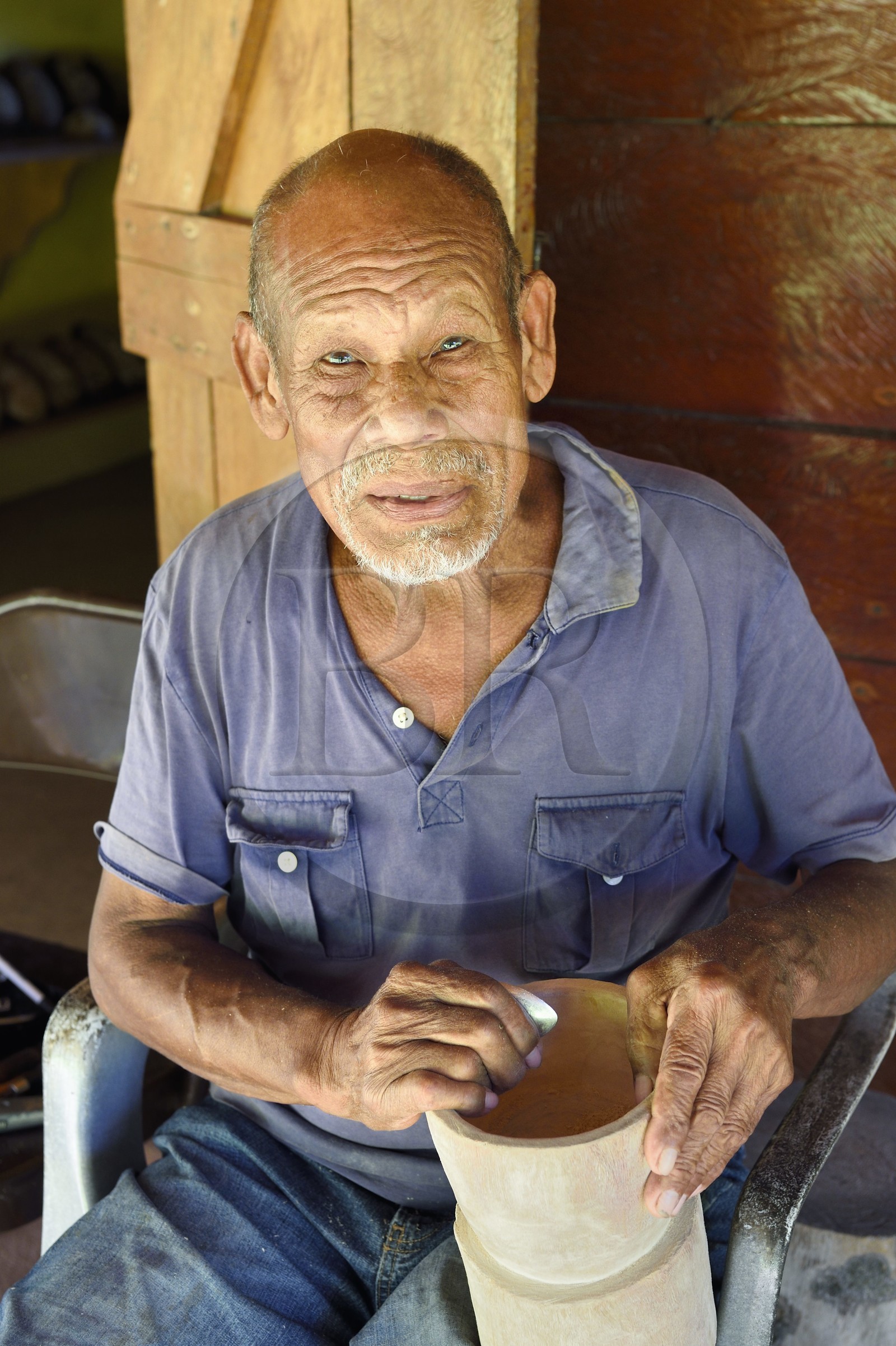 Caraïbes, Ile de la Dominique, Salybia, Territoire Kalinago, Kalinago Barana Autê (le village Caraïbe en bord de mer), grand village des indiens Kalinagos destiné à la mise en valeur et au partage de leurs activités traditionnelles