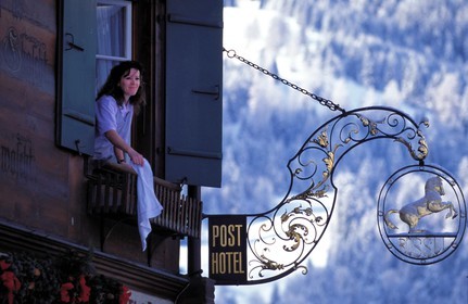 Suisse, région de Bern (Oberland Bernois), Saanenland, Gstaad, ancien relais de diligence et hôtel de la Poste