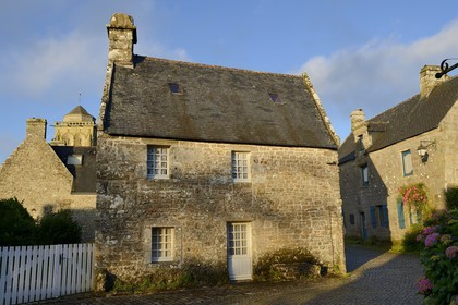 France, Finistère (29), Locronan, labellisé Les Plus Beaux Villages de France, maison traditionnelle