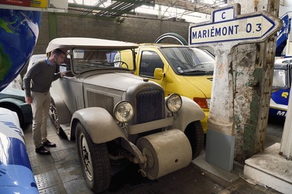 France, Puy-de-Dôme (63), Clermont-Ferrand, réserves du patrimoine historique dans l'usine Michelin de Cataroux, autochenille Citroen (1932)