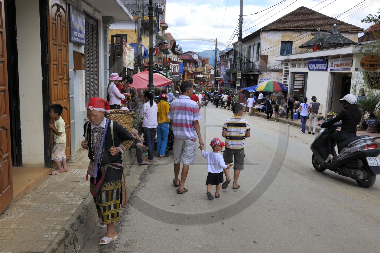 Vietnam, Lao Cai province, city of Sapa, Red Dzao ethnic minority woman in the main street