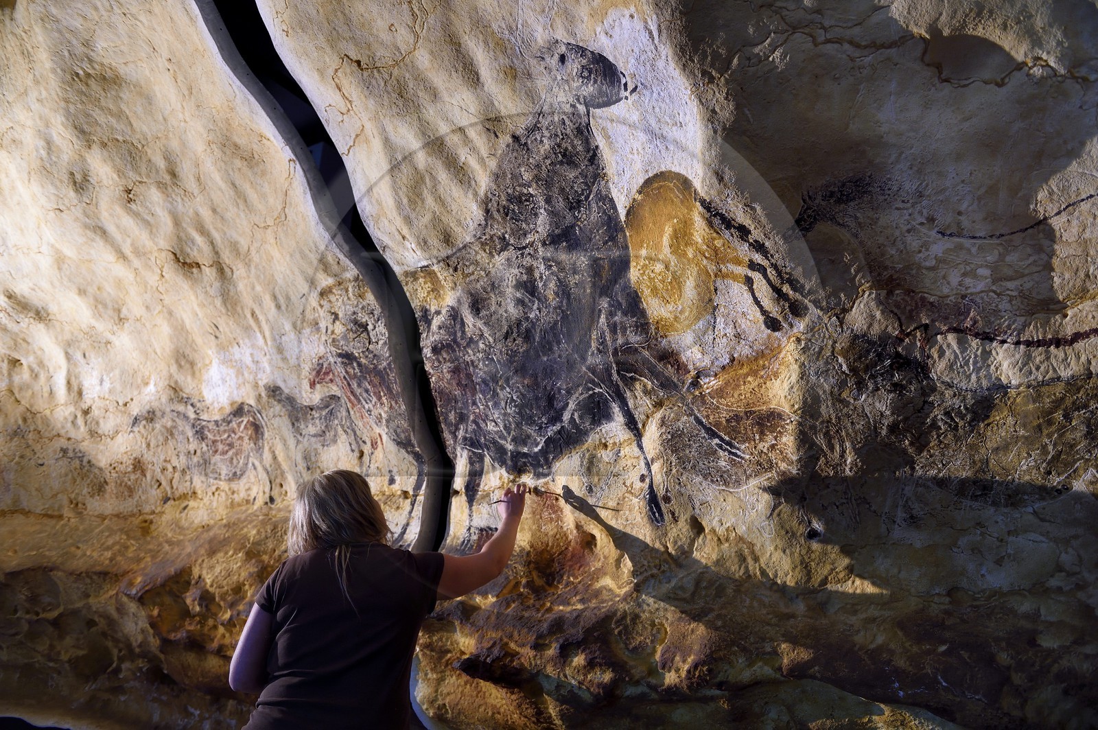 France, Dordogne, Montignac, the Atelier des Fac-Similés du Périgord (Perigord's Facsimile Workshop AFSP) specialised in mineral reproduction of prehistoric painted walls using “stone veil” patented technique and in charge of the Lascaux cave’s walls faithfull reconstitution, reproductions of the paintings, compulsory mention Atelier des Fac-Similés du Perigord