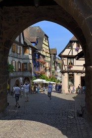 France, Haut-Rhin (68), Riquewihr, labellisé Les Plus Beaux Villages de France, la porte du Dolder