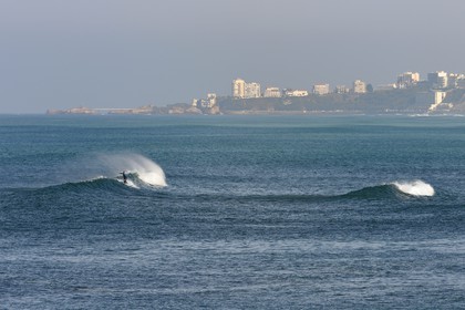 France, Pyrénées-Atlantiques (64), la côte du Pays-Basque, Guéthary, spot de surf