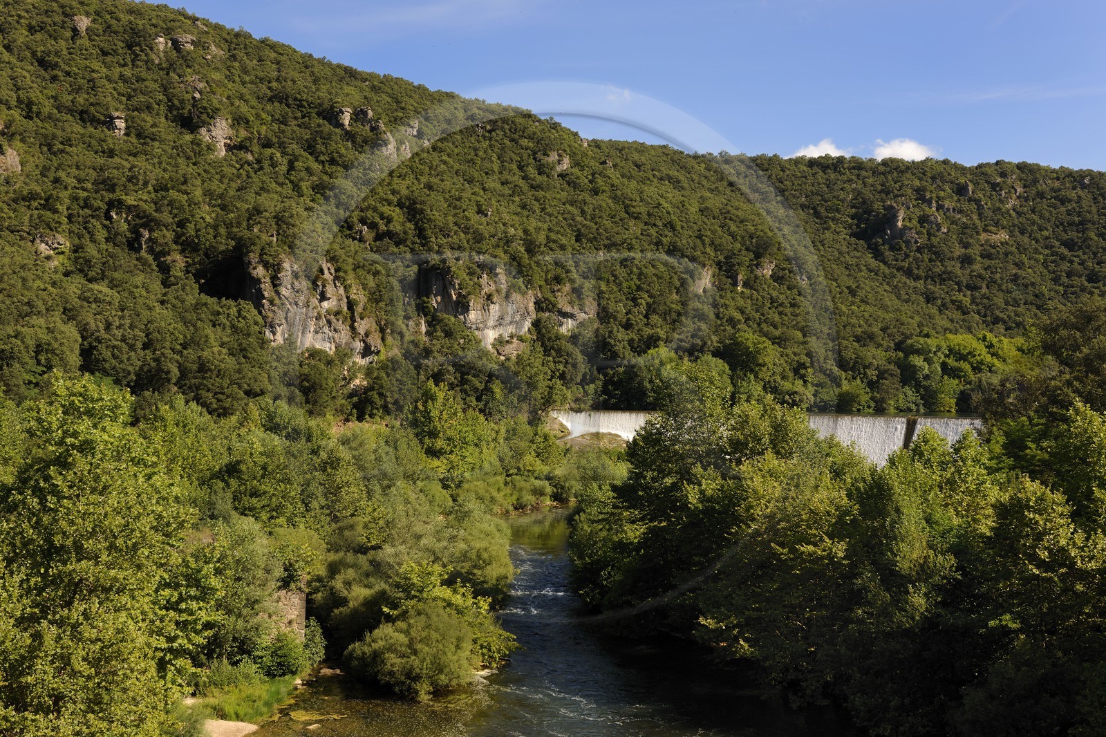 France, Hérault (34), les Gorges de l'Hérault entre Saint-Martin-de-Londres et Saint-Guilhem-le-Désert vers le Causse de la Selle