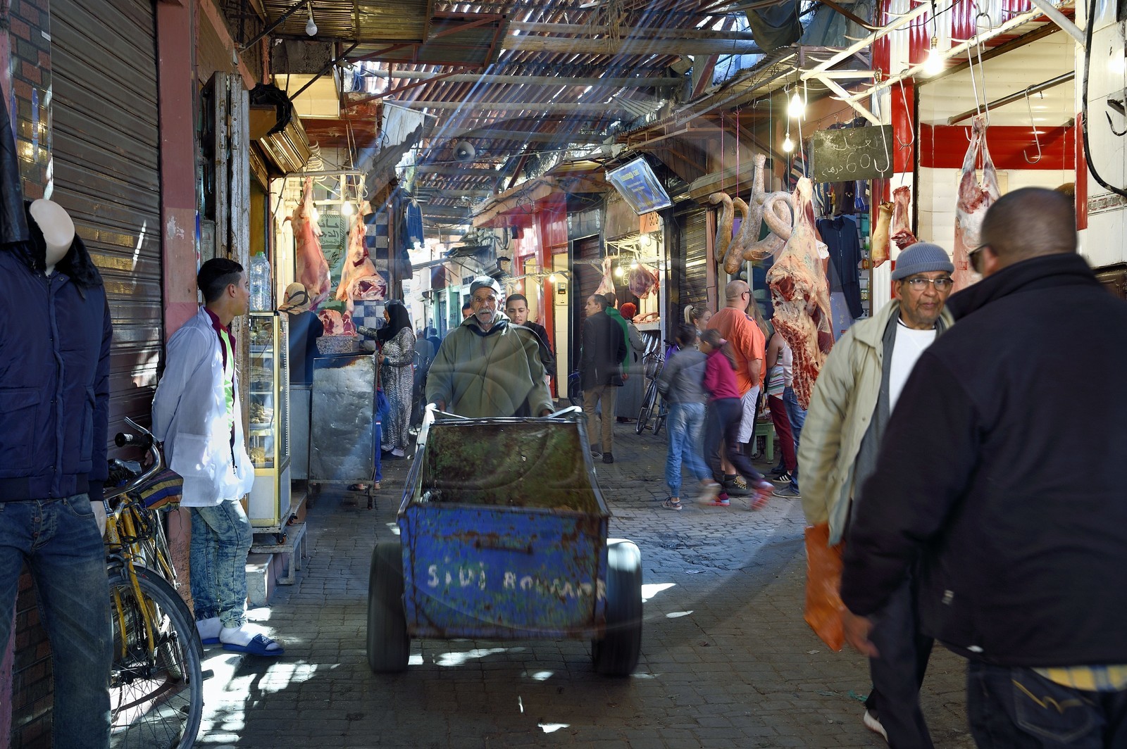 Maroc, Haut-Atlas, Marrakech, ville impériale, Médina classée Patrimoine Mondial de l'UNESCO, étals de boucher dans le souk