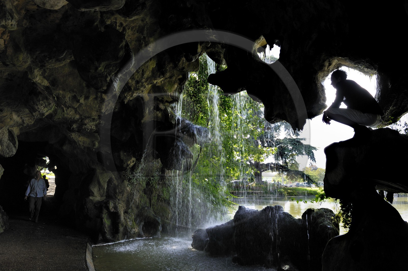 France, Paris (75), le Bois de Boulogne, la Grande Cascade derrière l'Etang des Reservoirs