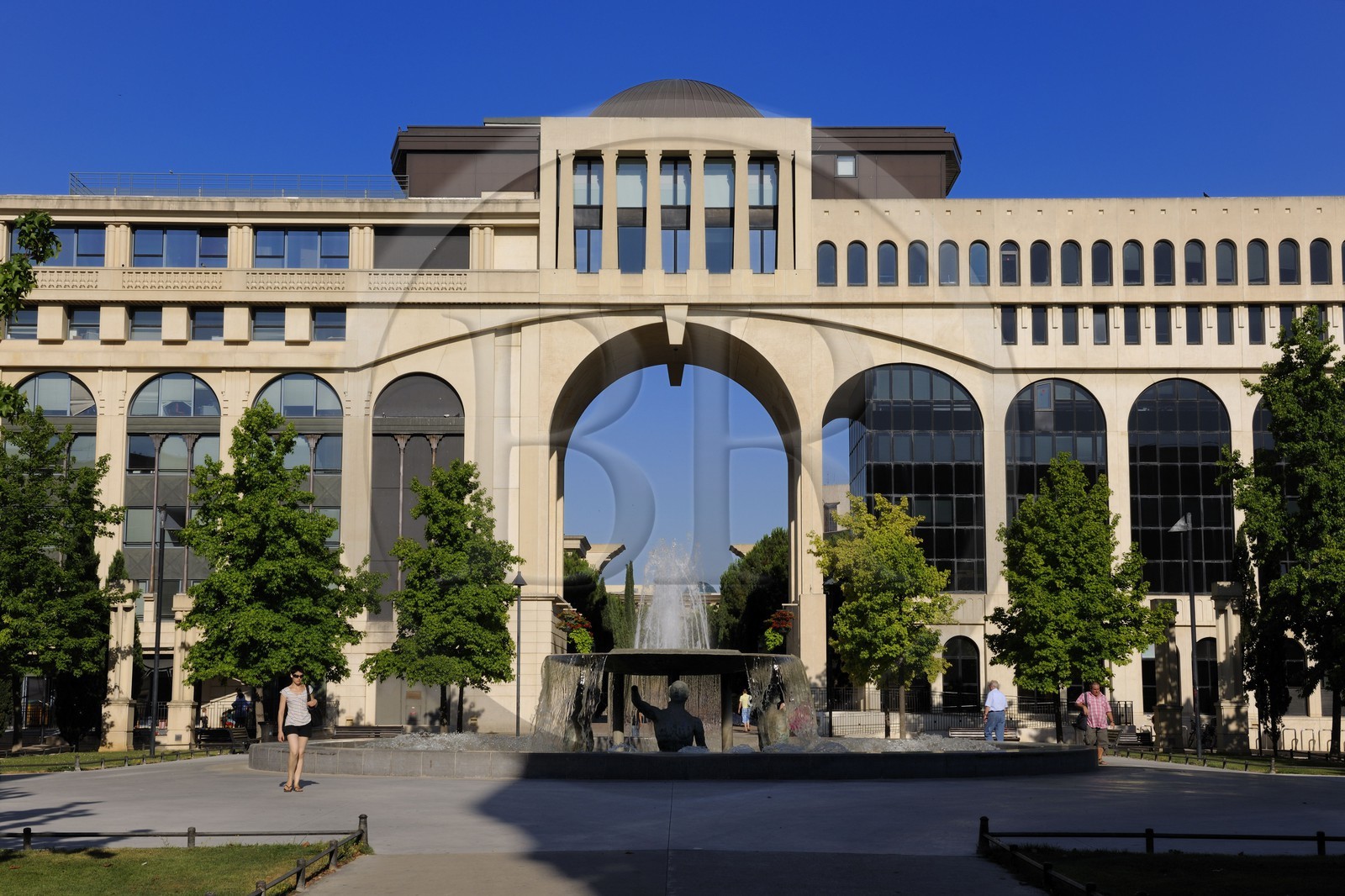 France, Hérault (34), Montpellier, quartier Antigone de l'architecte Ricardo Bofill, fontaine place de Thessalie